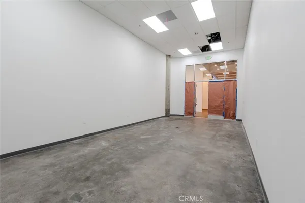 $7 | 750 South Oxford Avenue, Los Angeles, CA 90005