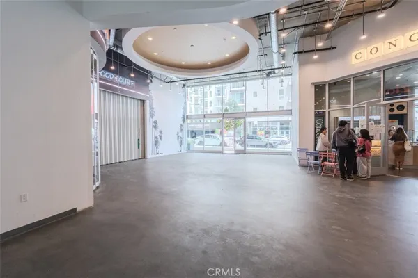 $7 | 750 South Oxford Avenue, Los Angeles, CA 90005