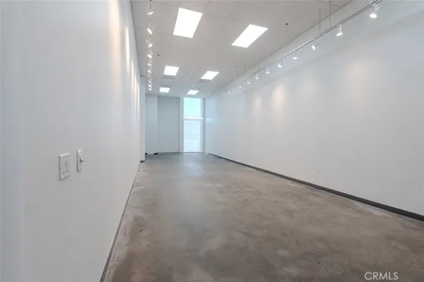 $7 | 750 South Oxford Avenue, Los Angeles, CA 90005