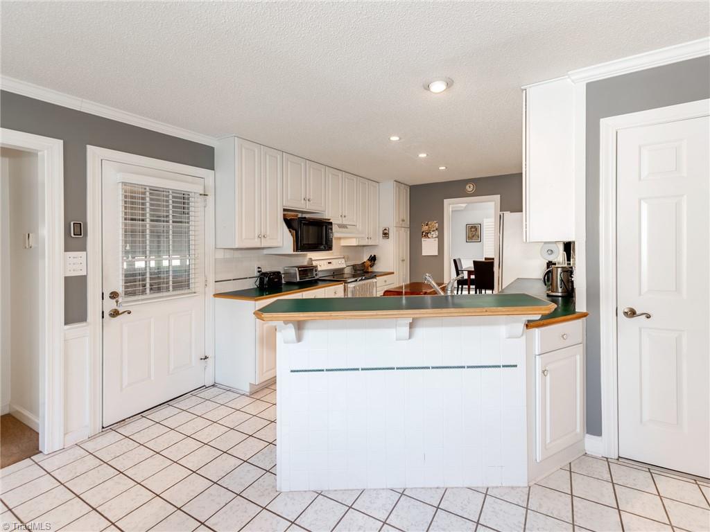4496 Cotswold Road Pfafftown, NC 27040 - Photo 11 of 35 Gallery Image 11