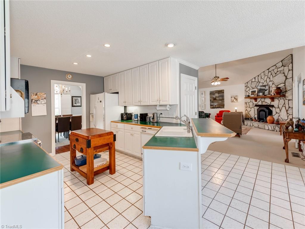 4496 Cotswold Road Pfafftown, NC 27040 - Photo 12 of 35 Gallery Image 12