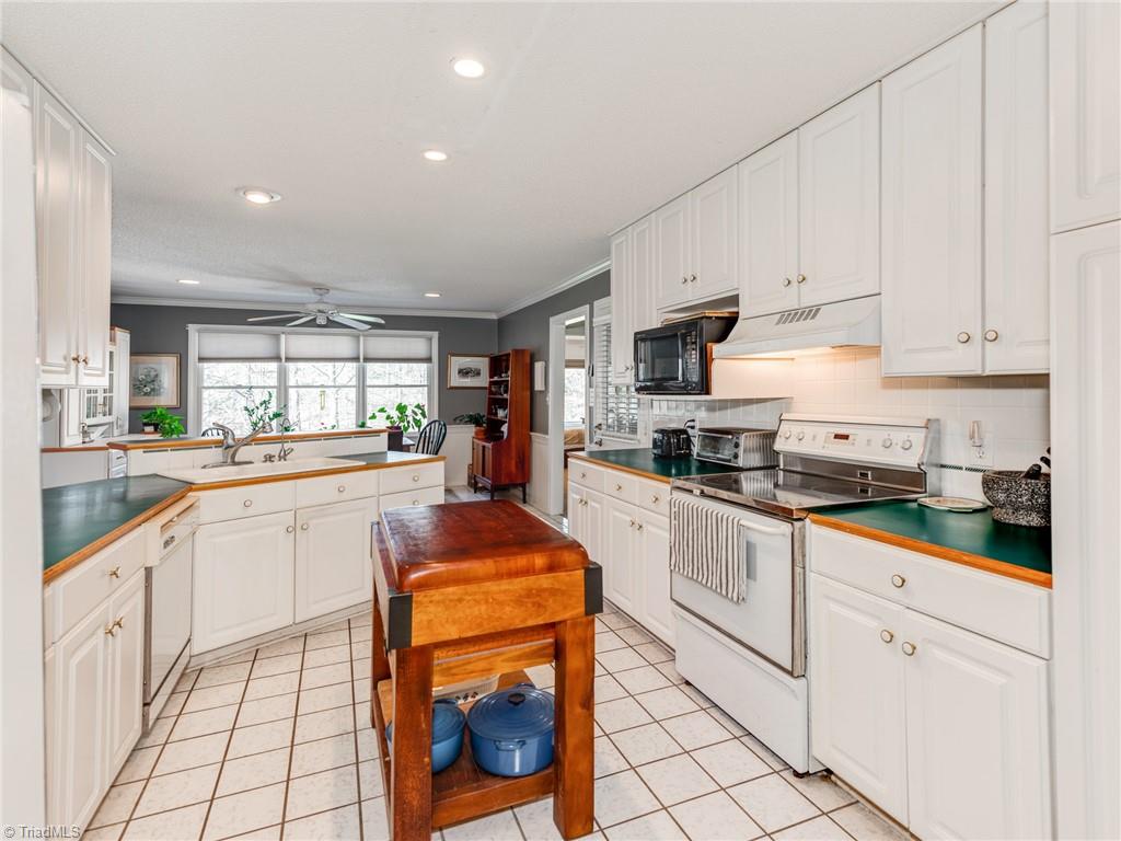 4496 Cotswold Road Pfafftown, NC 27040 - Photo 14 of 35 Gallery Image 14