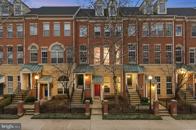 $575,000 | 1934 Crescent Park Drive, Unit 28A, Reston, VA 20190