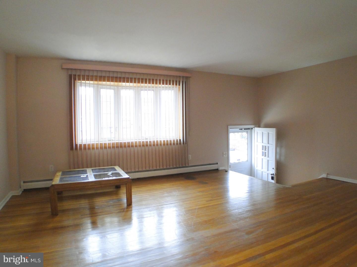 10812 Rayland Road Philadelphia, PA 19154 - Photo 2 of 25 Gallery Image 2
