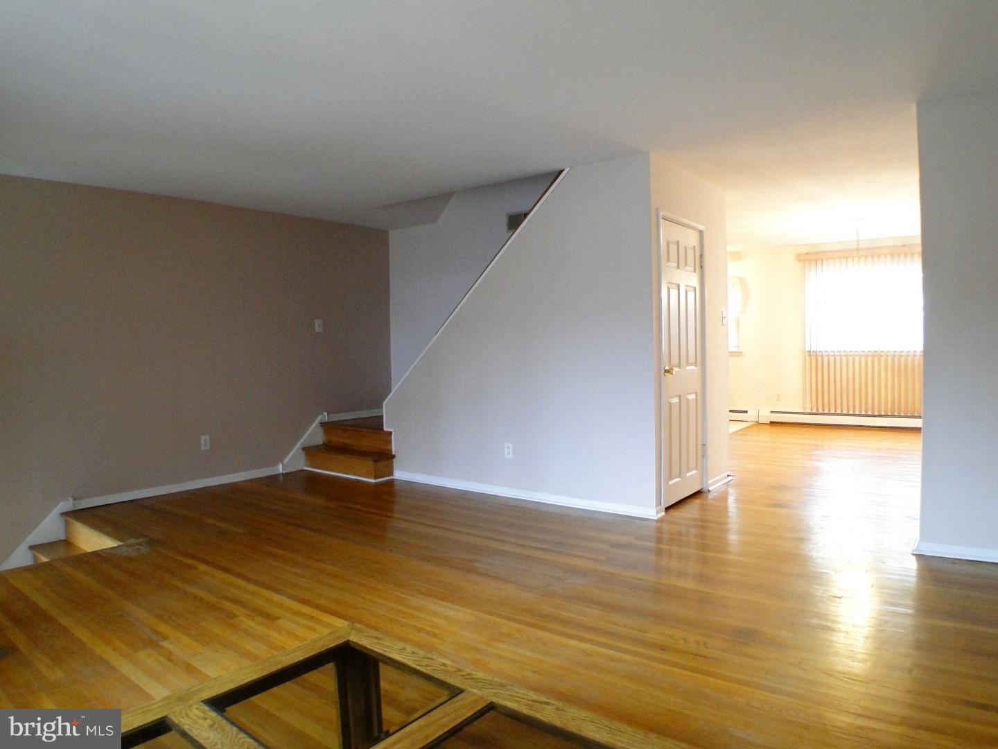 10812 Rayland Road Philadelphia, PA 19154 - Photo 3 of 25 Gallery Image 3