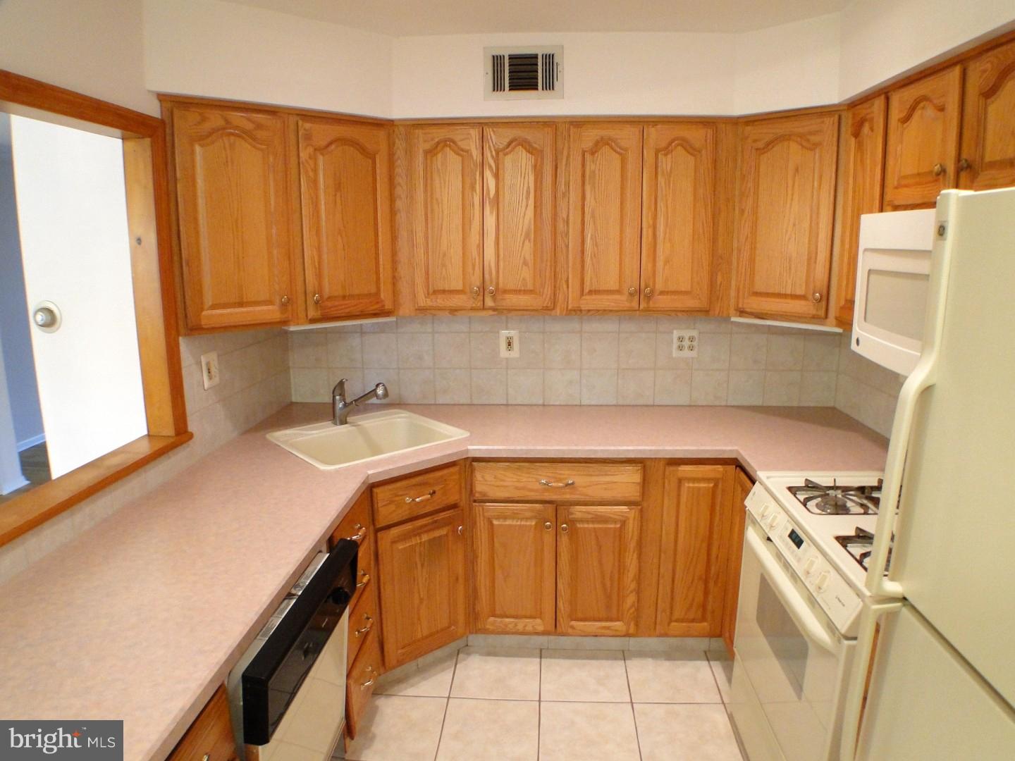 10812 Rayland Road Philadelphia, PA 19154 - Photo 10 of 25 Gallery Image 10