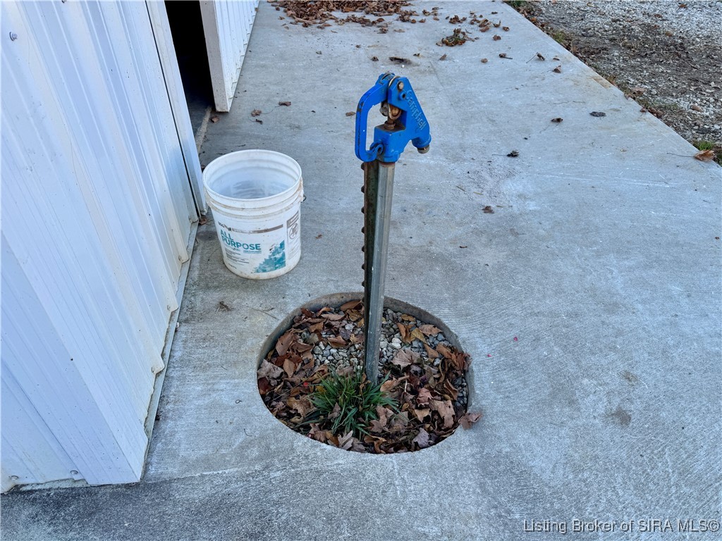 9781 East New Philadelphia Road Salem, IN 47167 - Photo 5 of 44