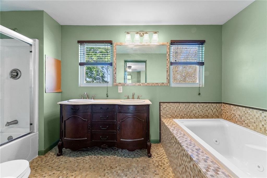 1427 Beaver Road Ambridge, PA 15003 - Photo 13 of 31 Master en-suite bathroom