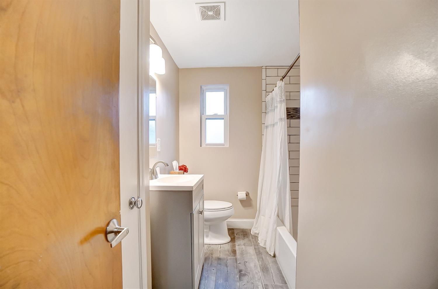 956 West Galbraith Road Cincinnati, OH 45231 - Photo 15 of 35 Gallery Image 15