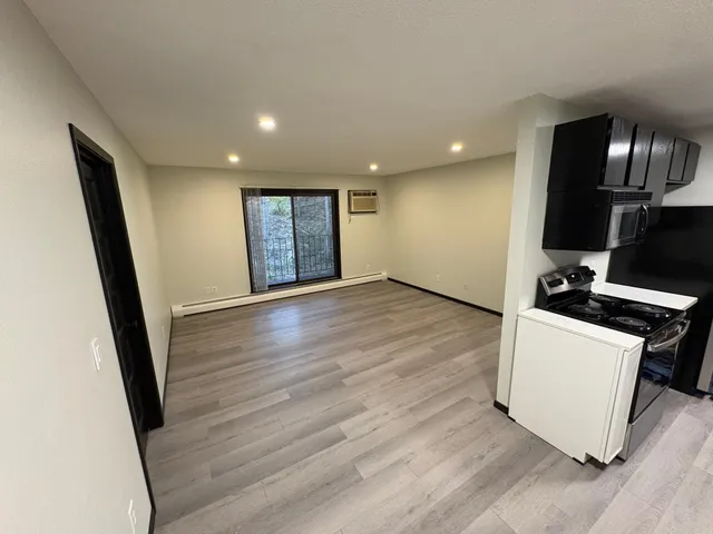 $1,599 | 907 Coulee Road, Unit 204, Hudson, WI 54016