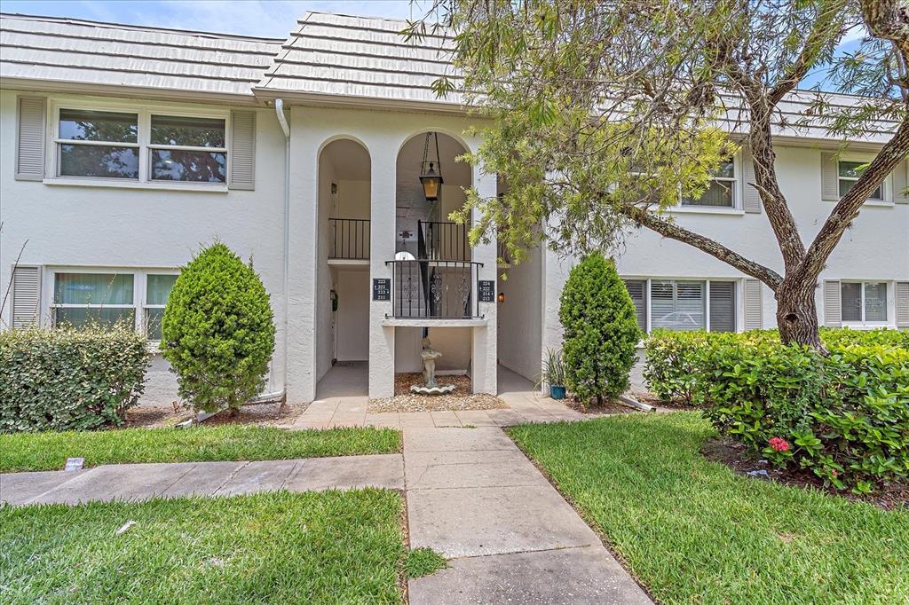 5800 Hollywood Blvd Unit 221  