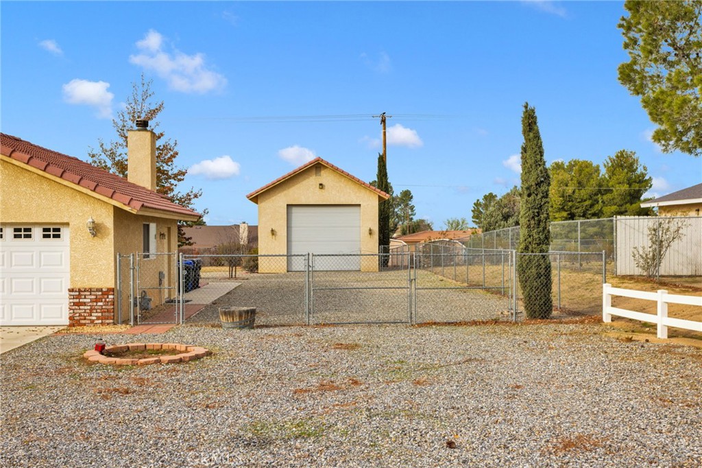 15888 St Timothy Road Apple Valley, CA 92307 - Photo 4 of 39