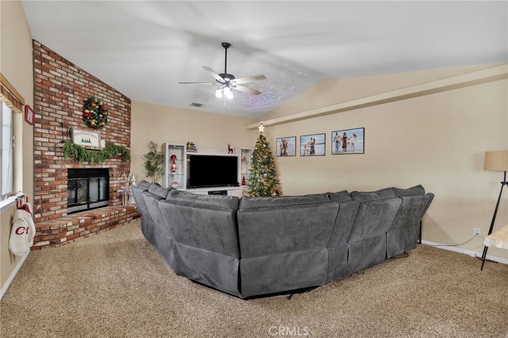 15888 St Timothy Road Apple Valley, CA 92307 - Photo 6 of 39