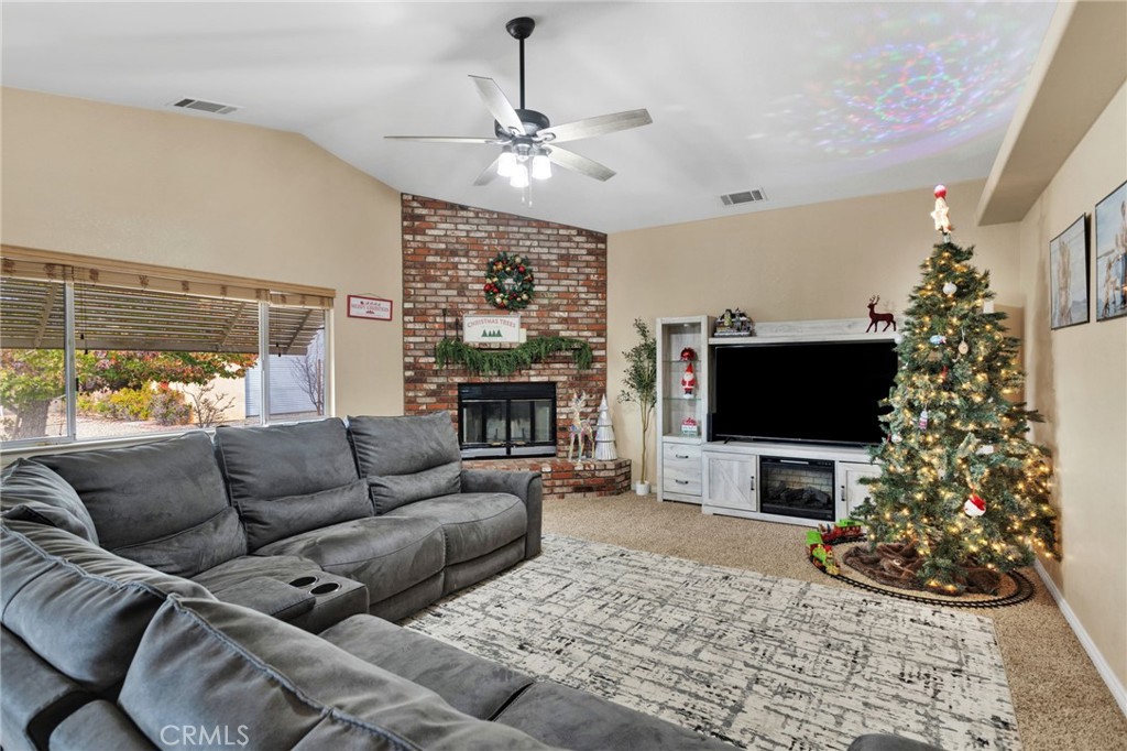 15888 St Timothy Road Apple Valley, CA 92307 - Photo 7 of 39