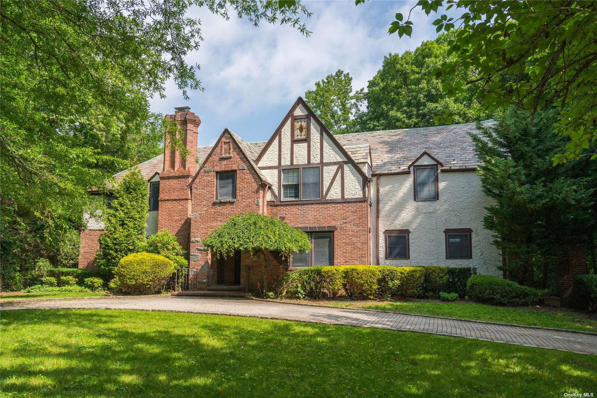 1 Chestnut Drive, Great Neck, NY 11021 Compass