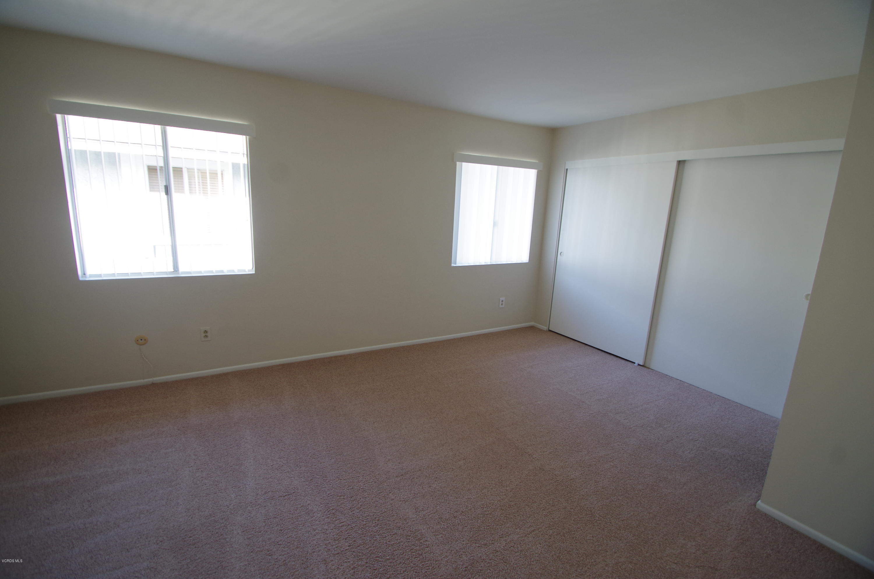533 Spring Road, Unit 22 Moorpark, CA 93021 - Photo 9 of 20 an empty room with a window