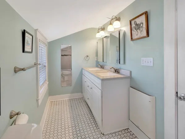 $725,000 | 580 Nantasket Avenue, Hull, MA 02045