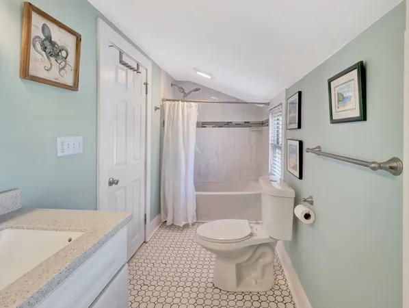 $725,000 | 580 Nantasket Avenue, Hull, MA 02045