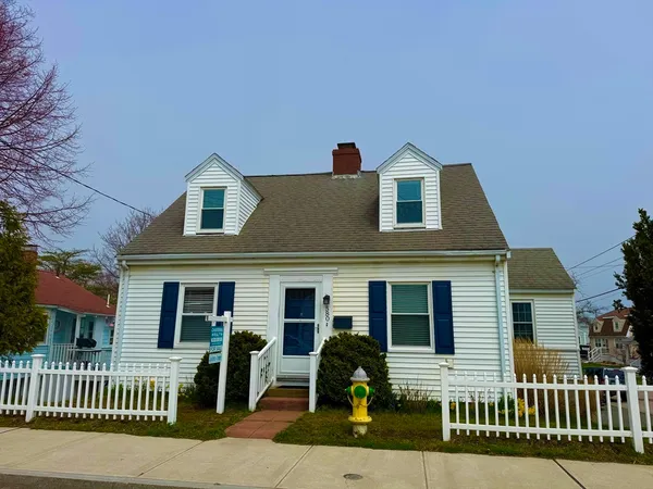 $725,000 | 580 Nantasket Avenue, Hull, MA 02045