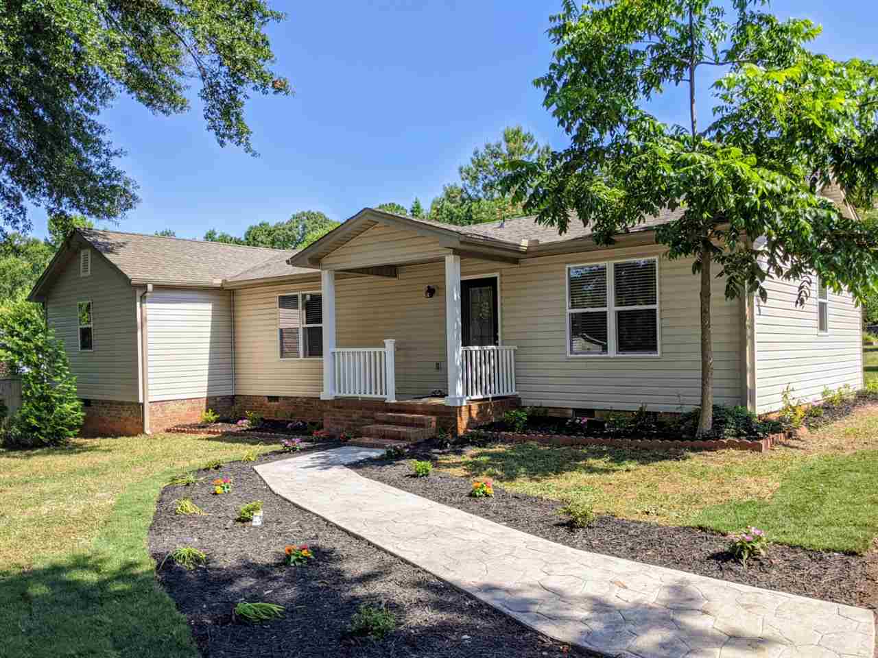 206 Anon Drive Inman, SC 29349 - Photo 1 of 11