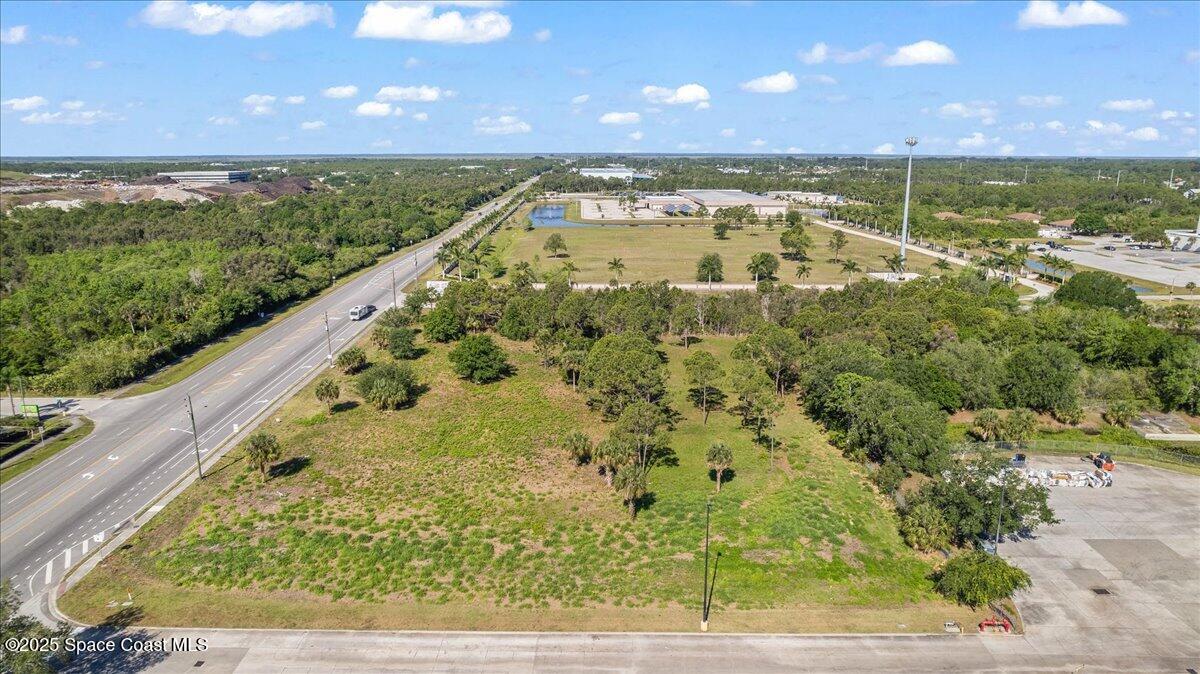 3400 Sarno Road Melbourne, FL 32935 - Photo 3 of 16 a view of a large room