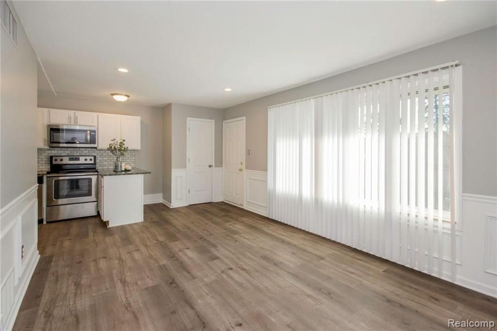 4417 Crooks Road Royal Oak, MI 48073 - Photo 4 of 25