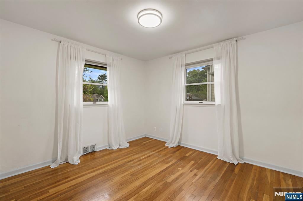 32 Beechwood Road Cresskill, NJ 07626 - Photo 12 of 26