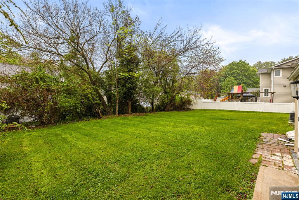 32 Beechwood Road Cresskill, NJ 07626 - Photo 19 of 26