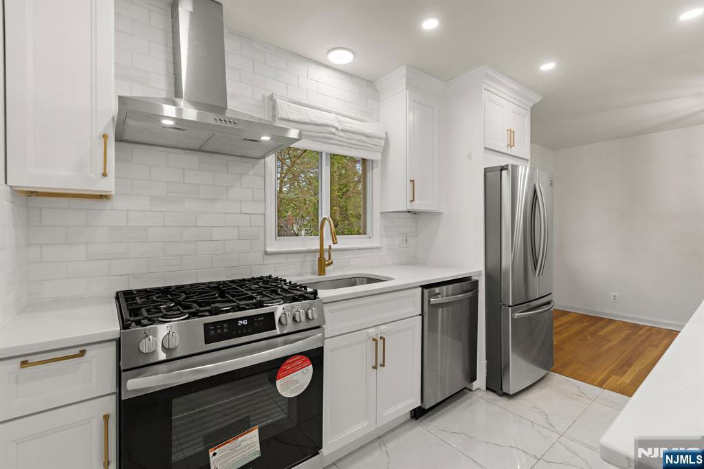 32 Beechwood Road Cresskill, NJ 07626 - Photo 2 of 26