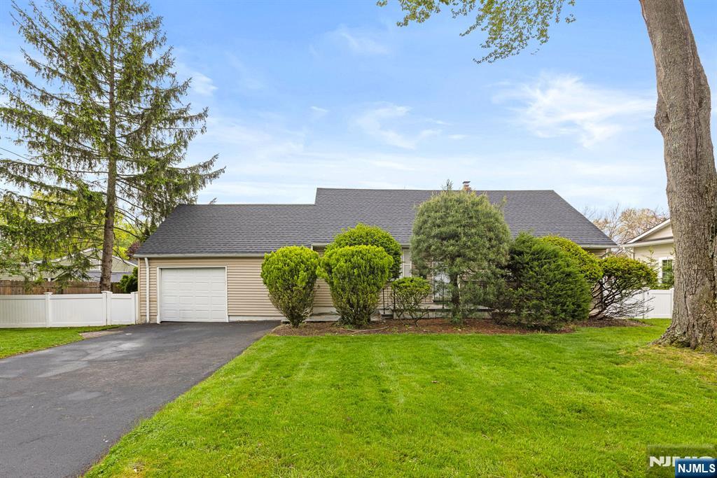 32 Beechwood Road Cresskill, NJ 07626 - Photo 22 of 26