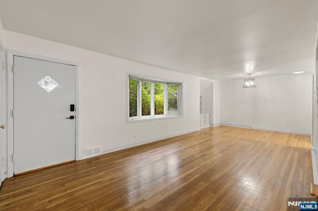 32 Beechwood Road Cresskill, NJ 07626 - Photo 6 of 26