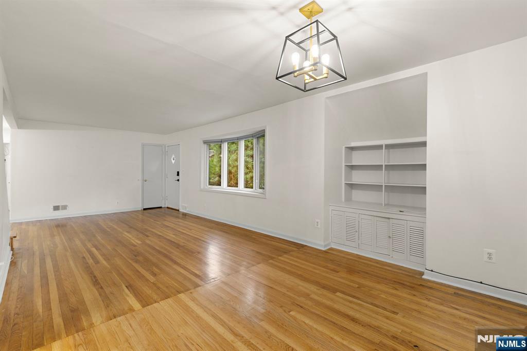 32 Beechwood Road Cresskill, NJ 07626 - Photo 8 of 26