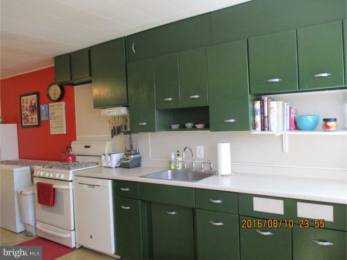 12126 Sweet Briar Road Philadelphia, PA 19154 - Photo 7 of 25 Kitchen