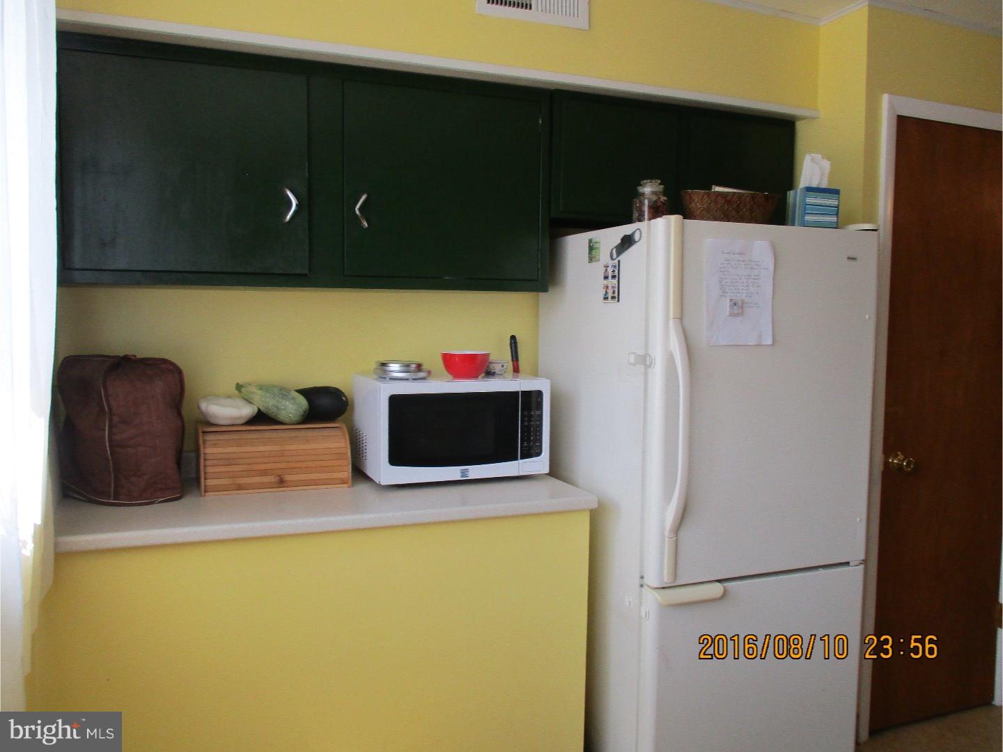 12126 Sweet Briar Road Philadelphia, PA 19154 - Photo 8 of 25 Kitchen
