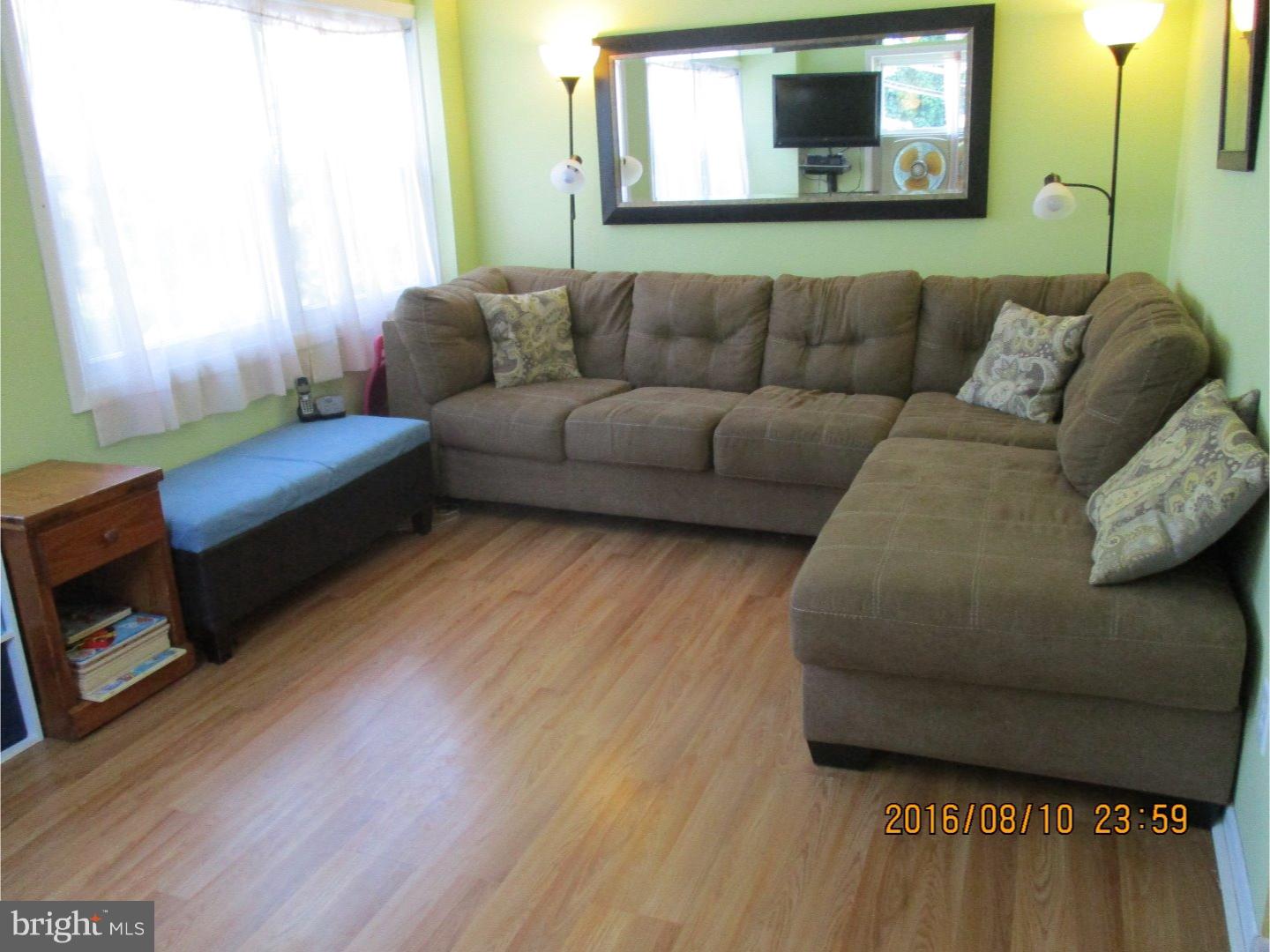 12126 Sweet Briar Road Philadelphia, PA 19154 - Photo 9 of 25 Living Room