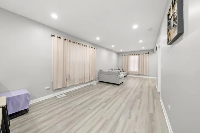 $279,000 | 1274 West 73rd Place, Chicago, IL 60636