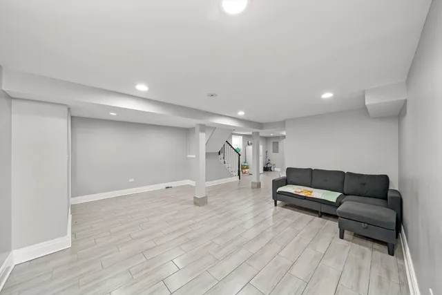 $279,000 | 1274 West 73rd Place, Chicago, IL 60636