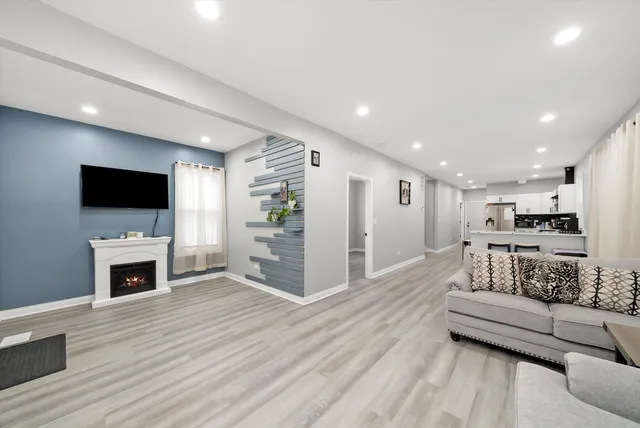 $279,000 | 1274 West 73rd Place, Chicago, IL 60636