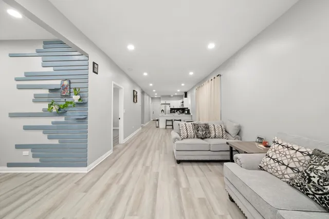 $279,000 | 1274 West 73rd Place, Chicago, IL 60636