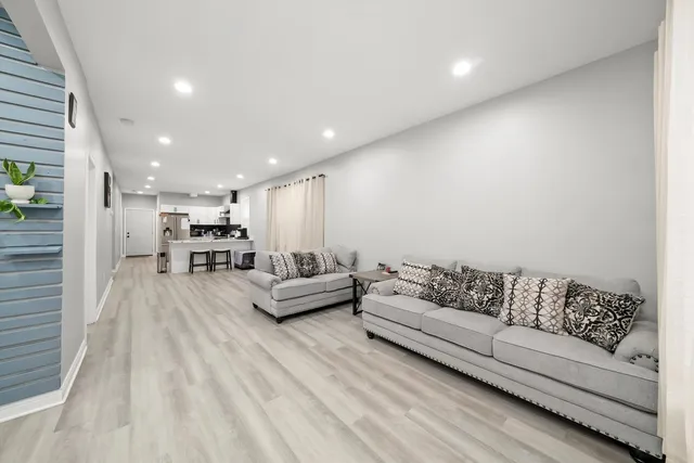 $279,000 | 1274 West 73rd Place, Chicago, IL 60636