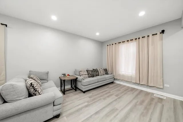 $279,000 | 1274 West 73rd Place, Chicago, IL 60636