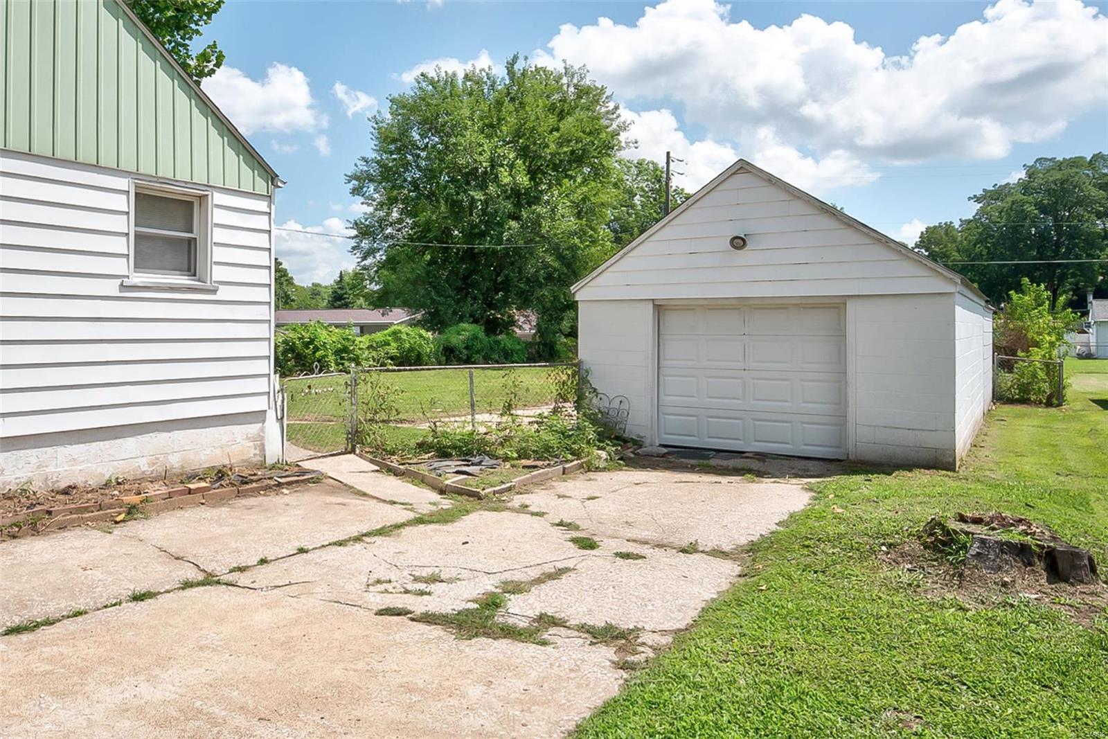6504 Old Collinsville Road O'Fallon, IL 62269 - Photo 4 of 23 Gallery Image 4