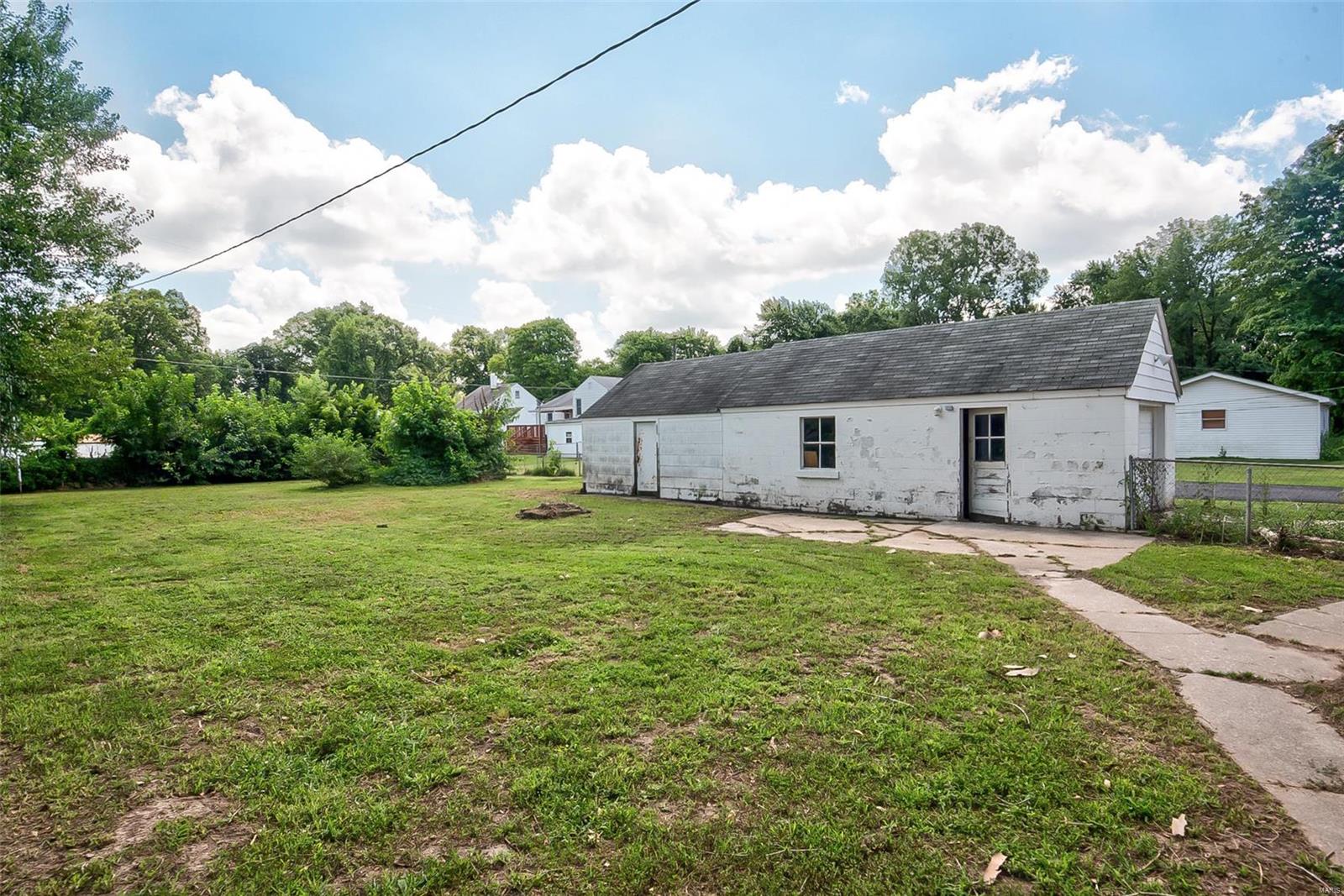 6504 Old Collinsville Road O'Fallon, IL 62269 - Photo 6 of 23 Gallery Image 6