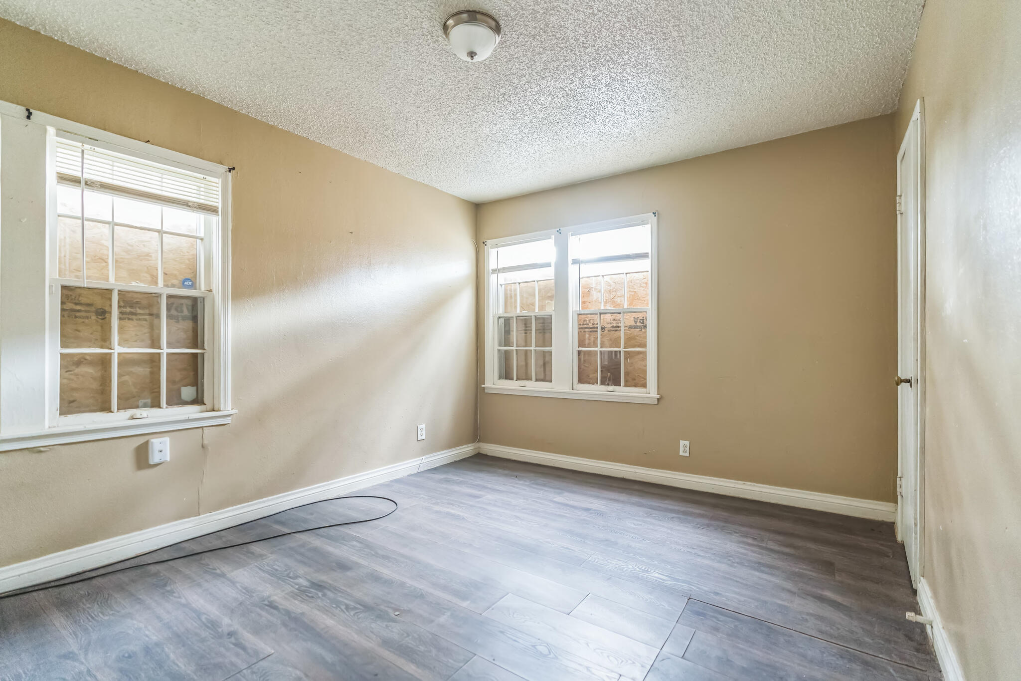 1510 33rd Street Lubbock, TX 79411 - Photo 29 of 33 an empty room with wooden floor and windows