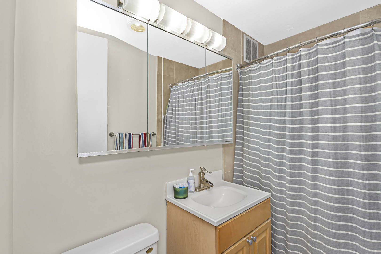 655 West Irving Park Road, Unit 2912 Chicago, IL 60613 - Photo 17 of 24