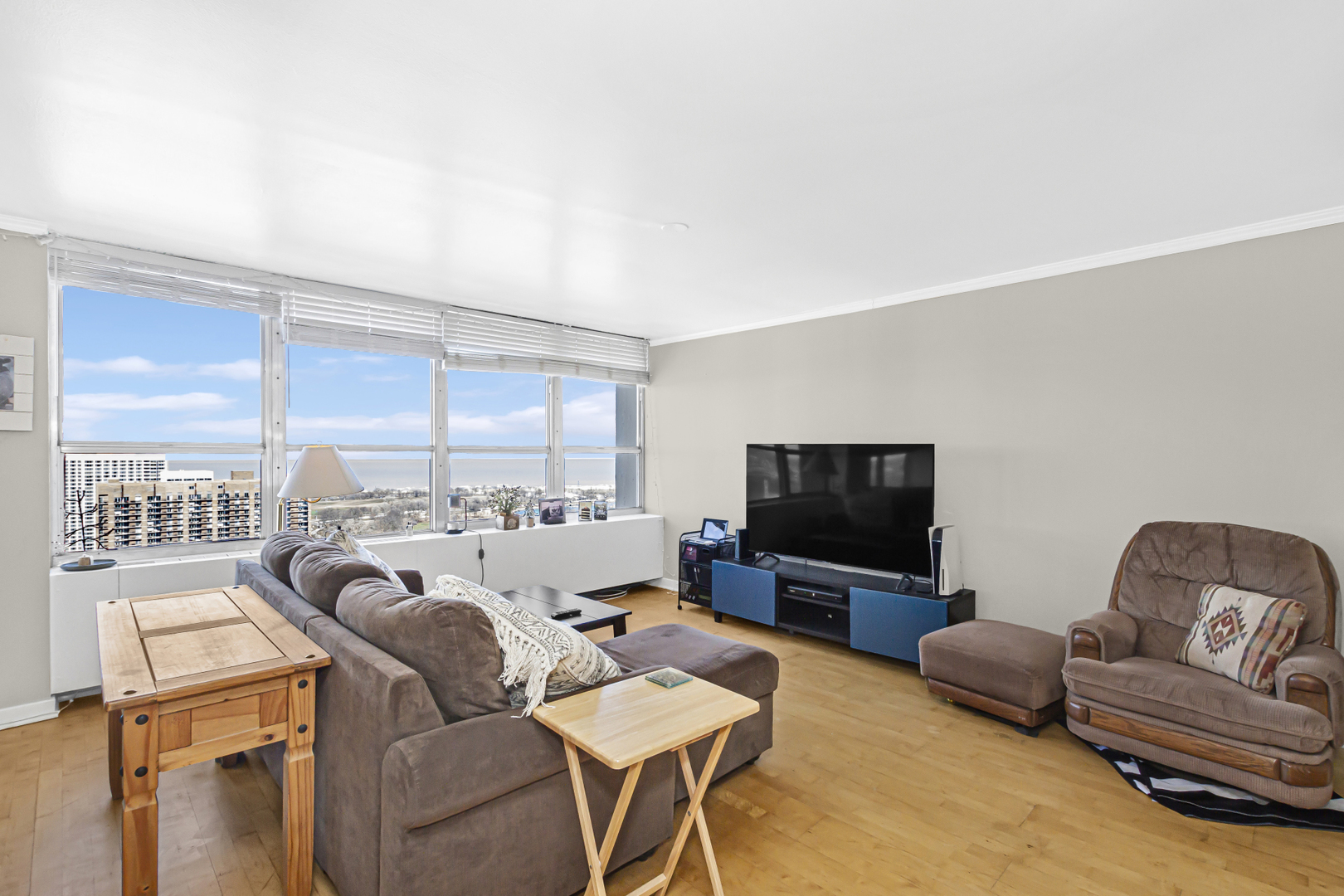 655 West Irving Park Road, Unit 2912 Chicago, IL 60613 - Photo 8 of 24