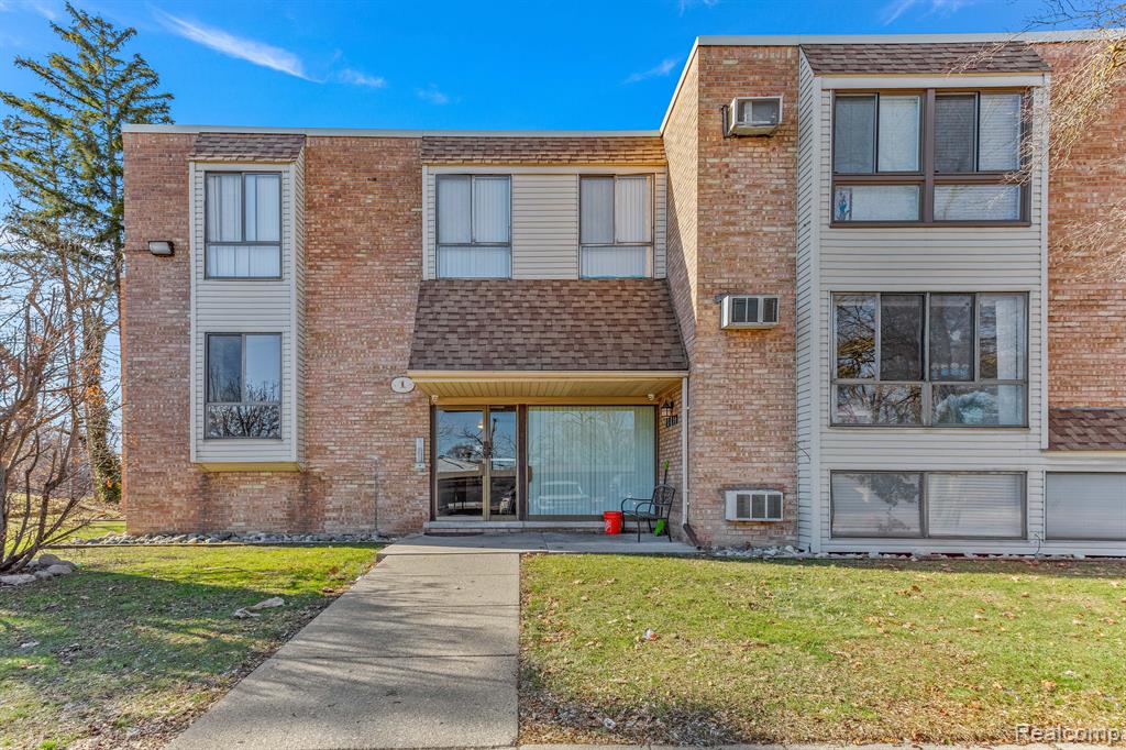 28418 West 8 Mile Road, Unit C2 Farmington Hills, MI 48336 - Photo 1 of 26