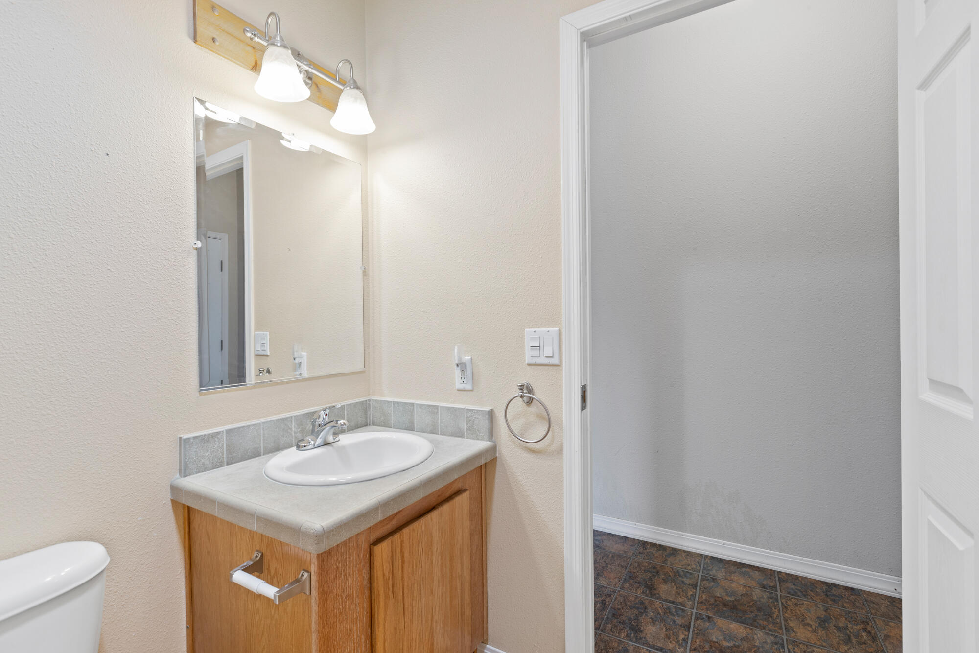 4672 Southeast Adobe Road Prineville, OR 97754 - Photo 22 of 32 #19 Bathroom 2