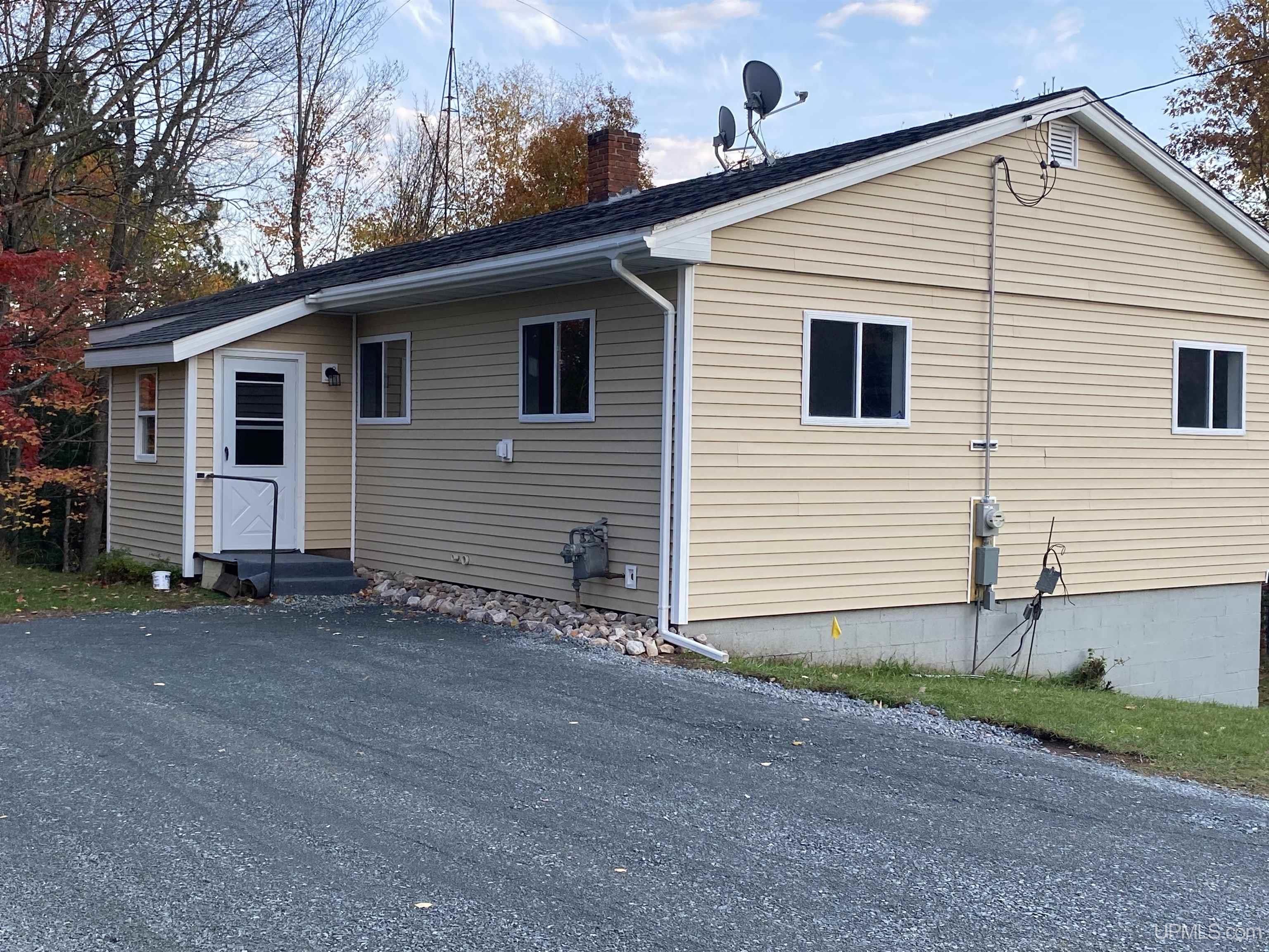 4724 Reagan Lane Florence, WI 54121 - Photo 2 of 29