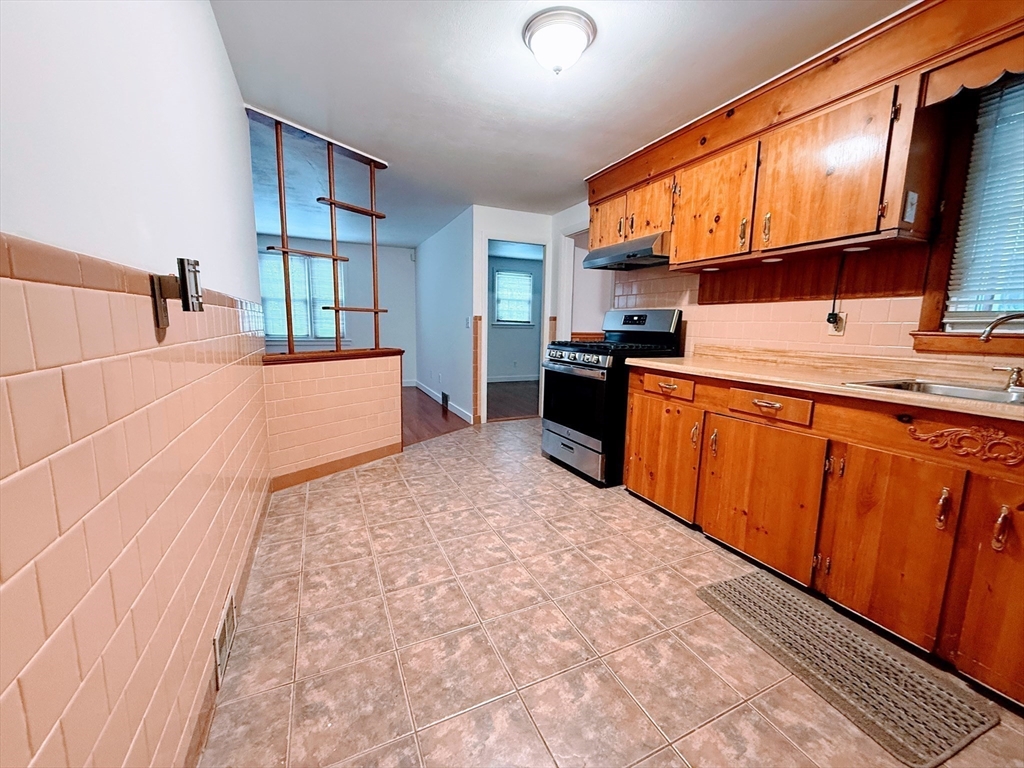 41 Andover Street Worcester, MA 01606 - Photo 4 of 9